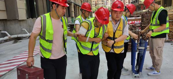 陕煤建设铜煤公司第十五项目部开展“防风险、除隐患、遏事故”为主题的特种设备事故应急救援演练活动