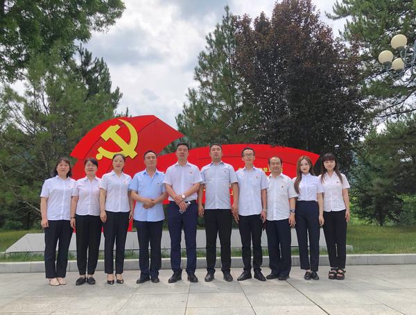 陕煤建设铜煤公司机关党支部开展教育活动培植红色基因