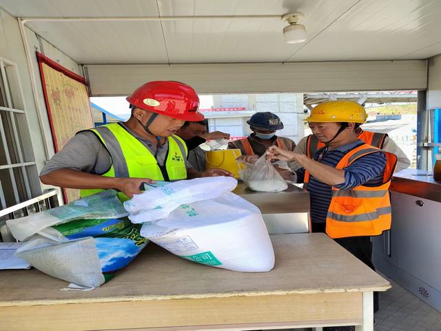 陕煤建设铜煤公司：基层项目部多措并举 抗高温保生产