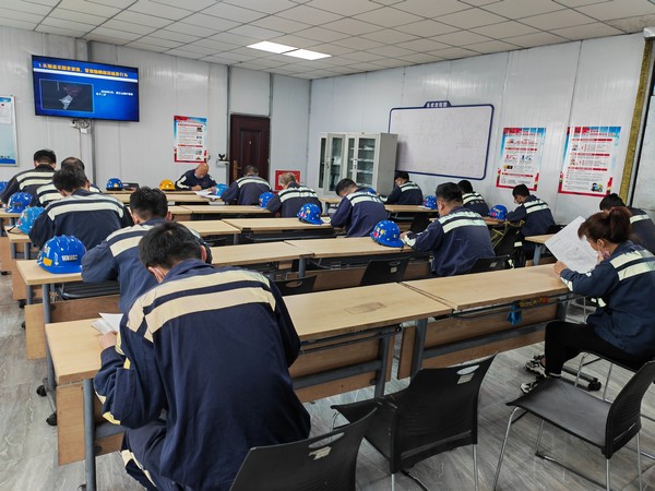 陕煤建设洗选煤运营公司红柳林洗煤厂项目部:畅通机电“毛细血管,护好安全“大心脏”