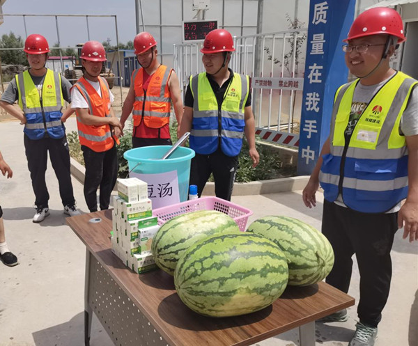 陕煤建设咸阳分公司第九项目部:不服“暑”,战高温