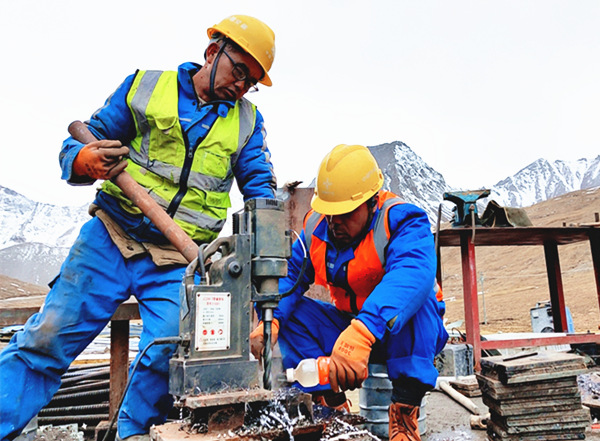 陕煤建设矿建三公司:确认过脚步,你们就是雪域高原上的“掘进铁军”