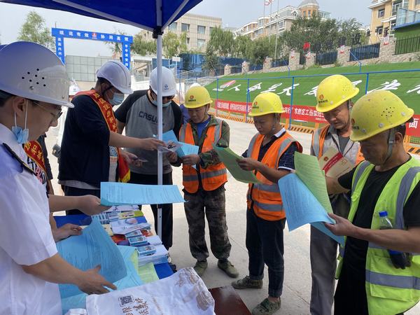 陕煤建设铜煤公司：第五项目部开展“安全没有旁观者 你我都是践行人”普法宣传活动