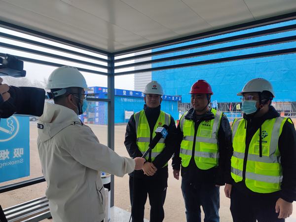 鄂尔多斯市电视台莅临陕煤建设铜煤公司第五项目部拍摄宣传片