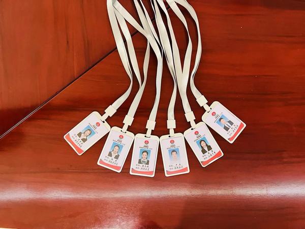 陕煤建设矿建二公司:佩戴工作牌 树立新形象