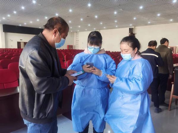 陕煤建设矿建二公司车村项目部:抗疫保产姊妹花