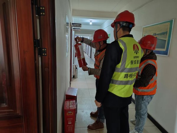 陕煤建设路桥分公司人勤春早 “充电”忙