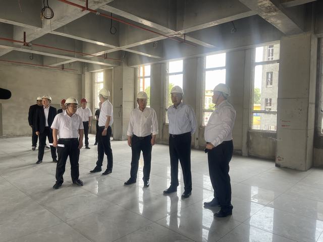 陕西陕煤韩城矿业有限公司党委书记、董事长张维新莅临陕煤建设韩城分公司下峪口煤矿调度指挥综合办公楼工程检查指导工作