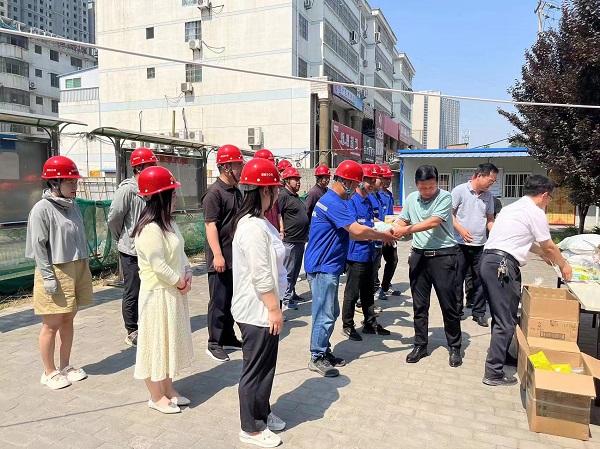 陕煤建设渭南分公司把“清凉”送到一线职工心坎上