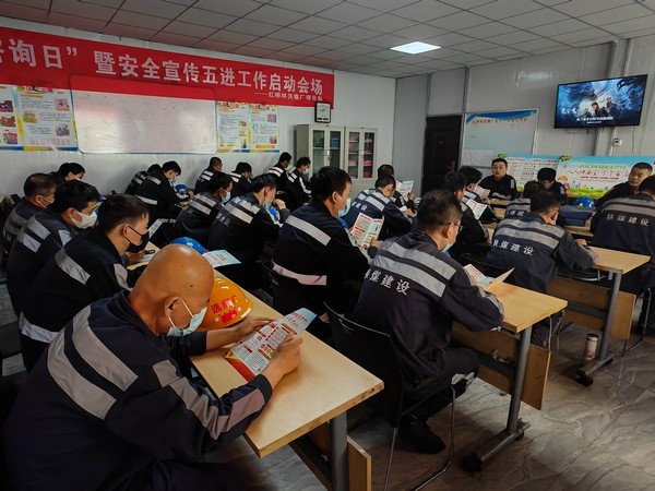 陕煤建设洗选煤运营公司红柳林洗煤厂项目部 :开展“安全宣传咨询日”暨“五进”活动