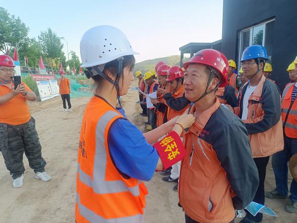 陕煤建设路桥分公司积极开展“6.16安全宣传咨询日”活动