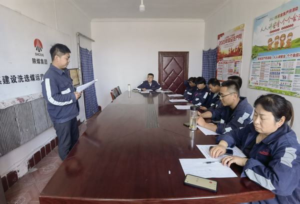 陕煤建设洗选煤运营公司第七项目部：拒三违遵章保安全，寄思念家书报平安