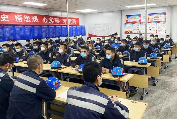 陕煤建设洗选煤运营公司红柳林洗煤厂项目部： 迎战“三伏天”  我们有“凉策”