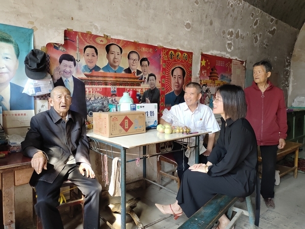 陕煤建设澄合分公司:初秋送温暖 爱心慰孤老