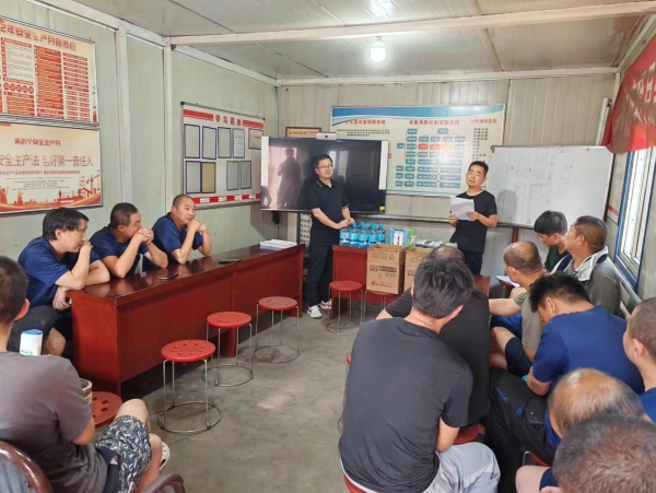 陕煤建设机电安装公司神府项目部:“双节”保安全赶进度