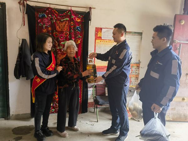 陕煤建设洗选煤运营公司神渭蒲城运营项目部 爱满重阳节 孝老暖人心