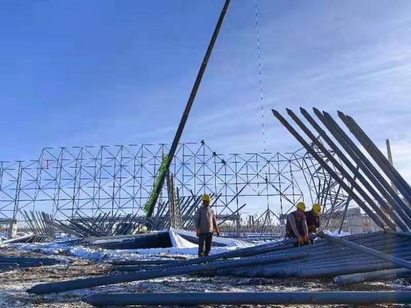 陕煤建设天工公司新疆第一项目部部:冬季施工夯基础 争分夺秒涨热情