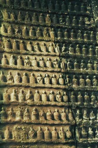 摩灭之美：千佛寨的静寂与永恒