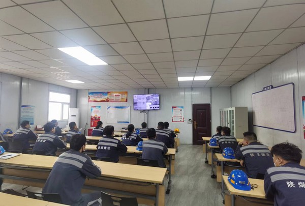 陕煤建设洗选煤运营公司红柳林洗煤厂项目部： 吹响“交通”号角 呼吁安全驾行