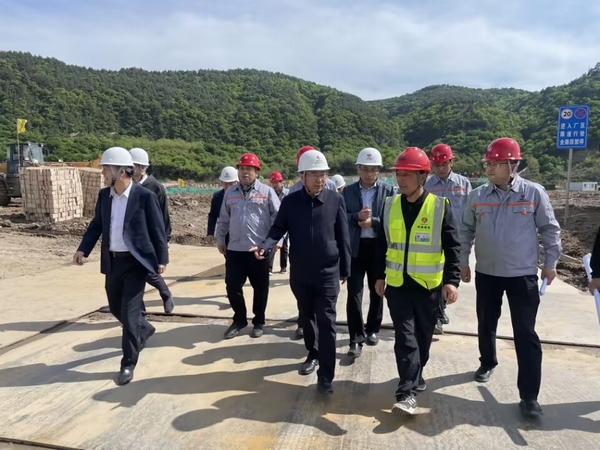 bcw8白菜网论坛副总经理杜平一行莅临黄陵矿业店头电厂二期2×1000MW机组扩建项目主厂房桩基项目检查指导工作