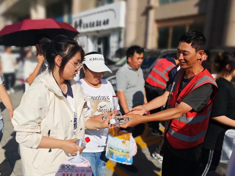 陕煤建设榆林公司：水润高考路 情暖学子心