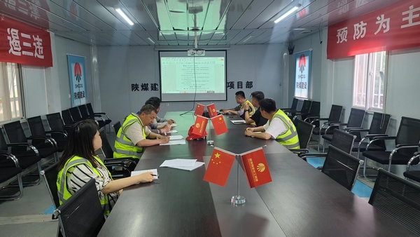 陕煤建设铜煤公司第一项目部:“拍一拍”施工现场查隐患 齐心协力保安全