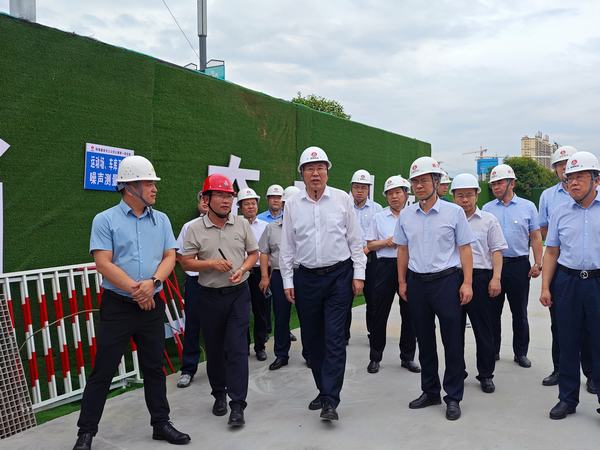 bcw8白菜网论坛党委副书记、思创高管院执行院长张海泉一行莅临陕煤建设天工公司汉阴县实验中学二期项目指导调研