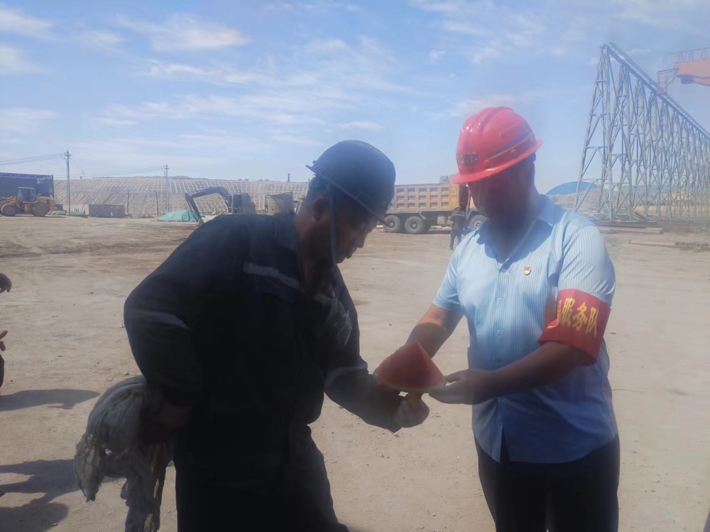 陕煤建设矿建二公司:战高温斗酷热 矿建职工不服“暑”