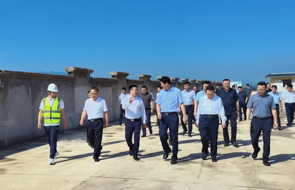 陕煤建设绿宇公司:咸阳市委常委、副市长罗军莅临陕煤建设绿宇公司承建的淳化县殡葬服务设施建设项目指导工作