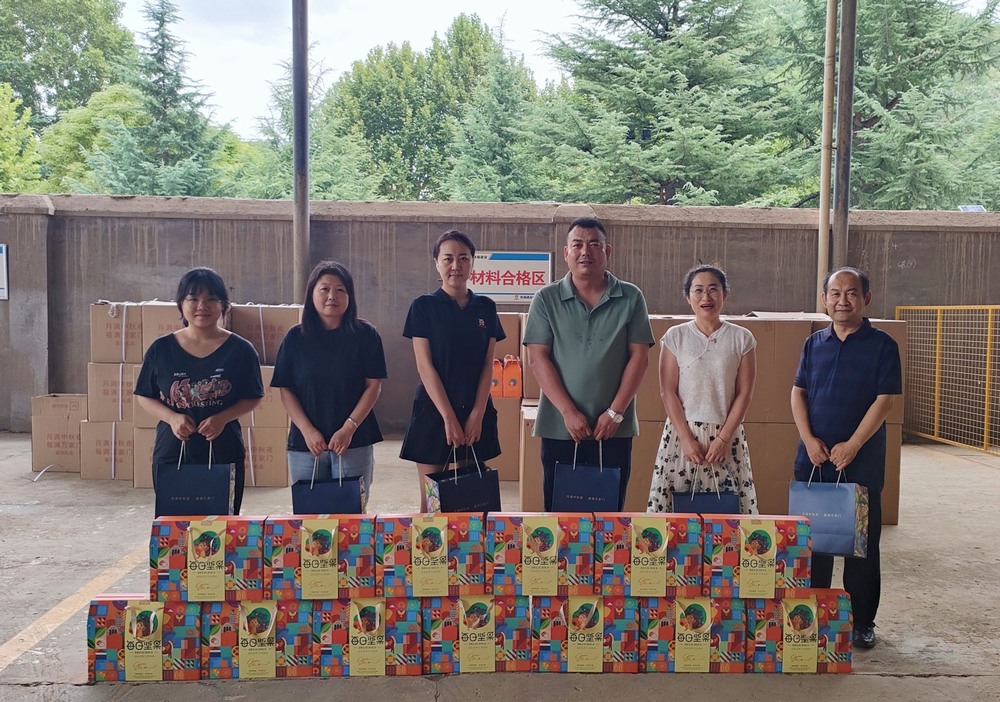 浓浓月饼香 深深中秋情