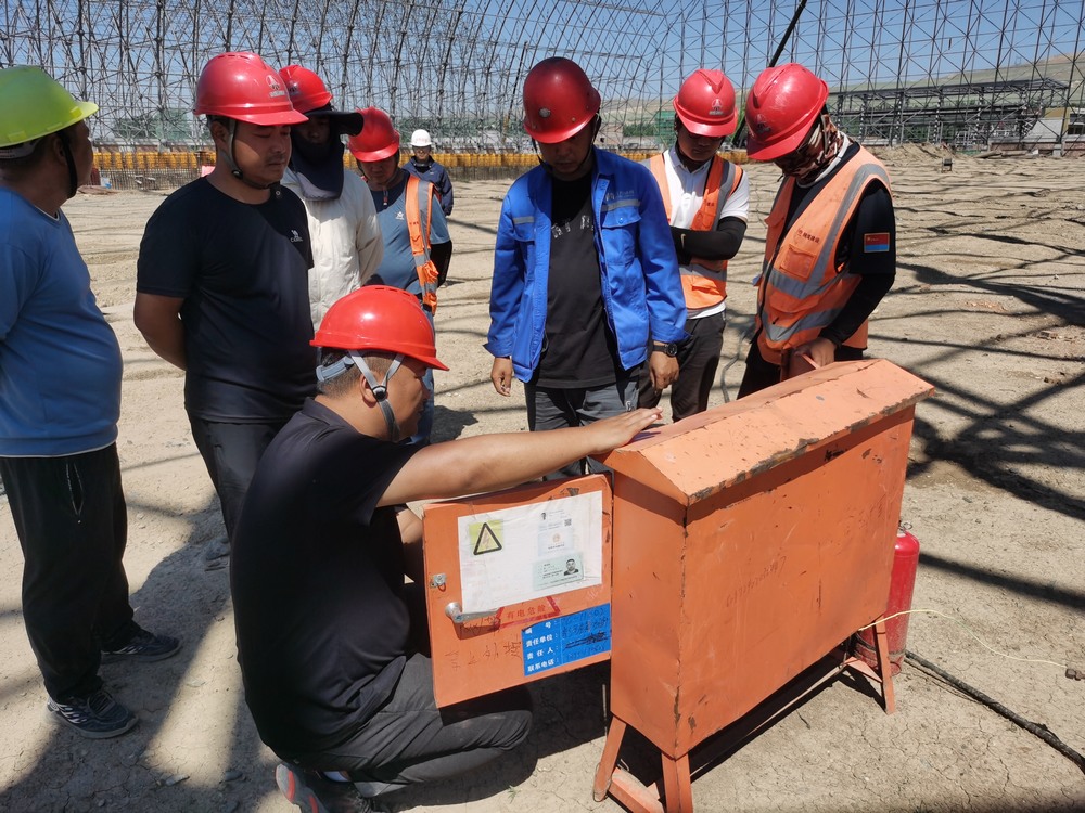 陕煤建设天工公司新疆第一项目部：绷紧安全管理弦，奏响百安行动乐章