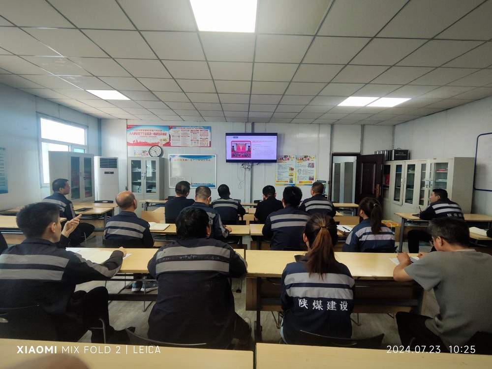 陕煤建设洗选煤运营公司红柳林煤厂项目部：传民族英雄精神  弘扬环卫劳动风尚