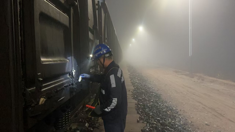 陕煤建设洗选煤运营公司榆阳运营项目部：大雾中的安全卫士