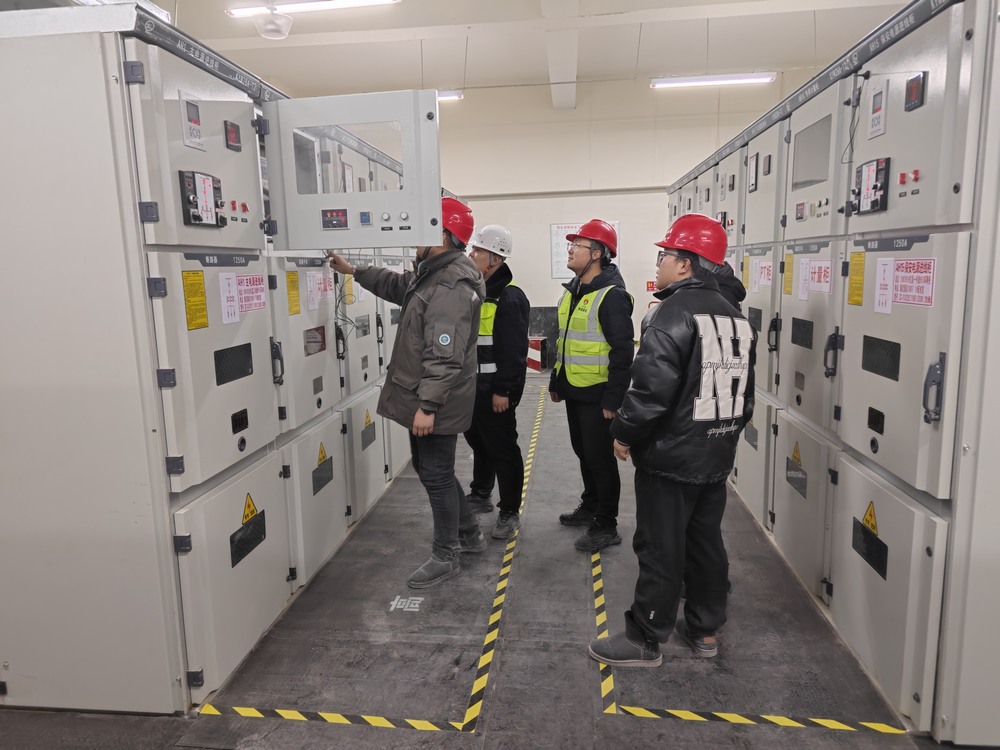 陕煤建设铜煤公司泰宝酒店式公寓项目“喜迎”送电 展现高效执行力。