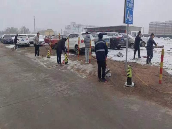 陕煤建设煤矿运营服务分公司:浴雪奋战学雷锋 后勤保障显担当