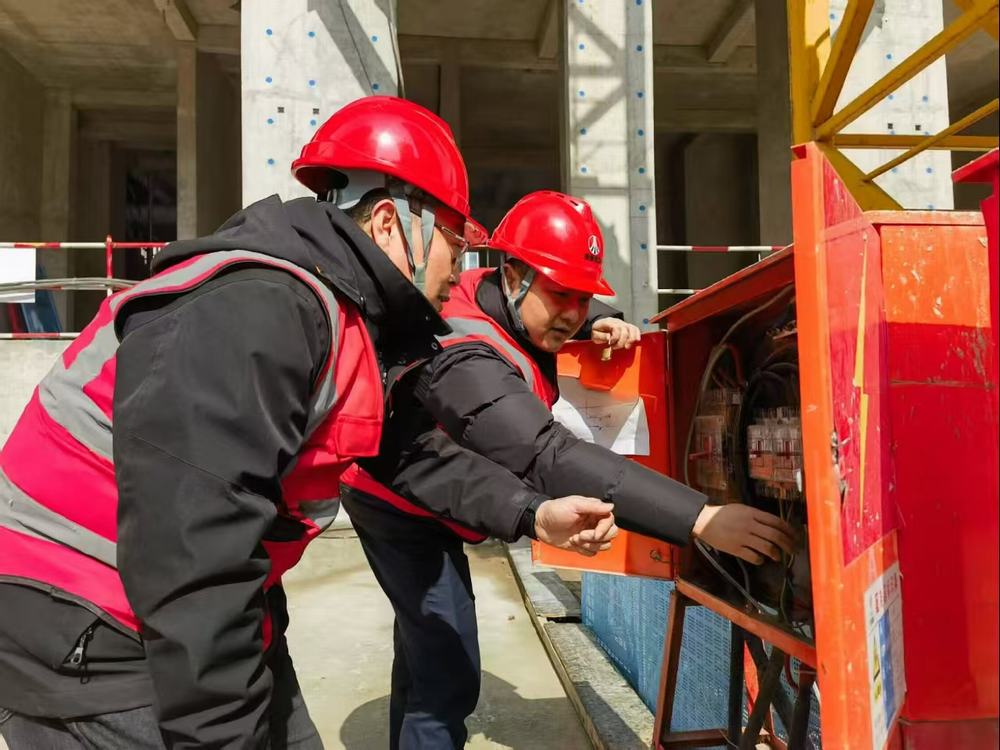 陕煤建设榆林公司榆溪圣境项目部:党旗飘扬筑防线 先锋护航保复工