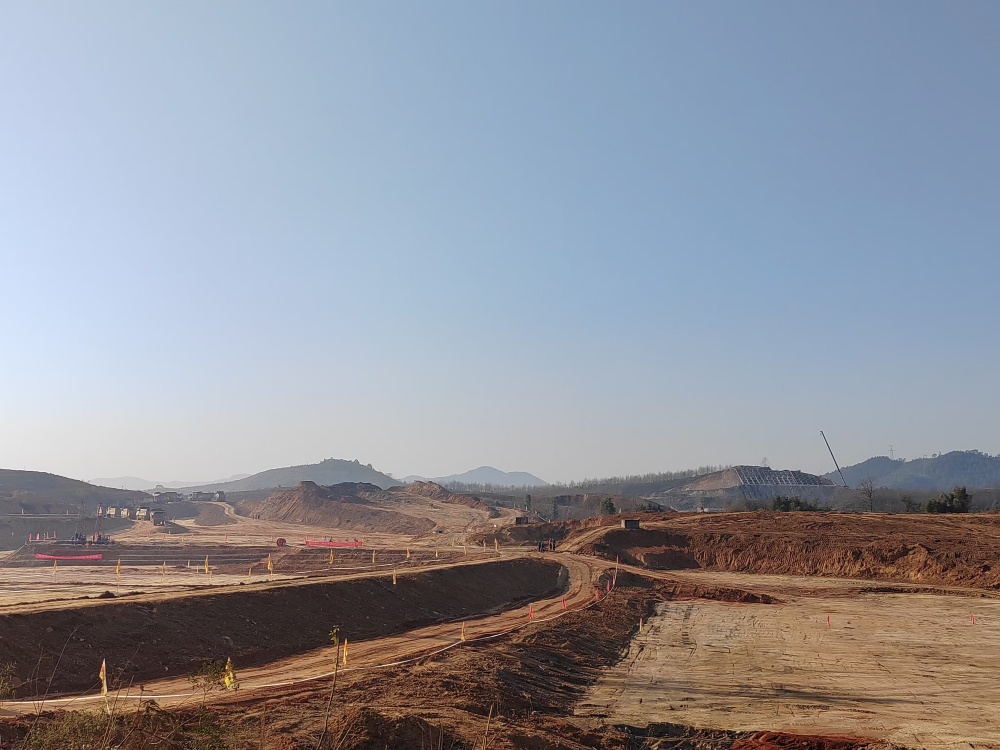 抢晴天、战雨季 以“光明之战”铸就精品工程