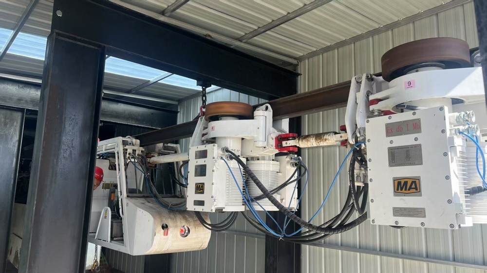 绿色动力赋能矿山运输：陕煤建设矿建二公司首套锂电单轨吊运输系统正式投运