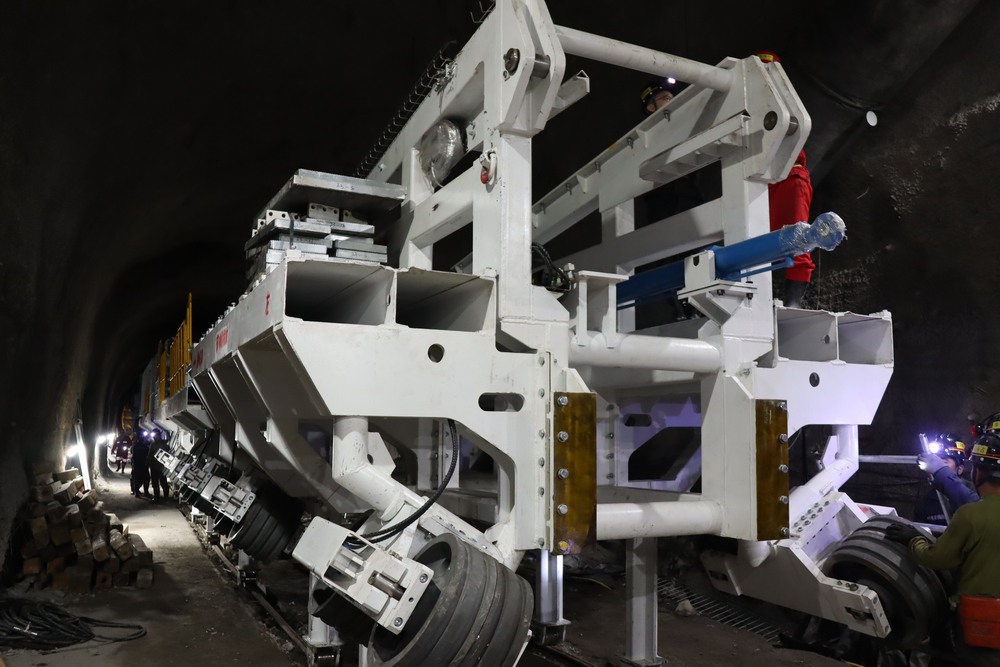 陕煤建设矿建二公司“蛇形”巷道TBM掘进技术成果达到国际领先水平