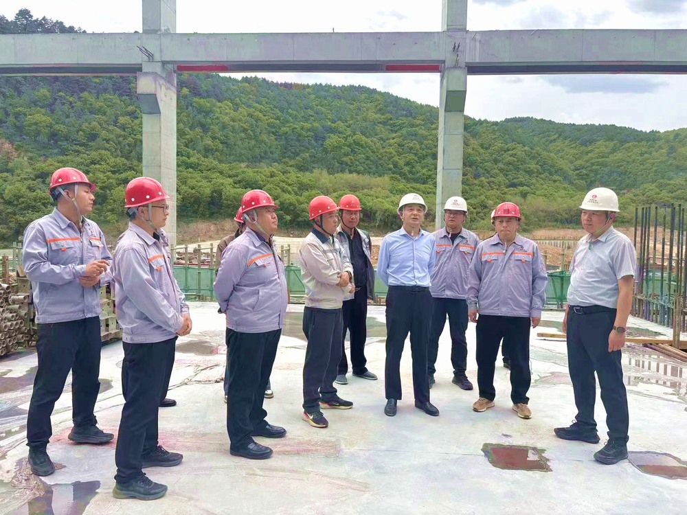 黄陵矿业集团党委副书记、总经理赵小兵“五一”期间深入天工公司基层项目检查指导