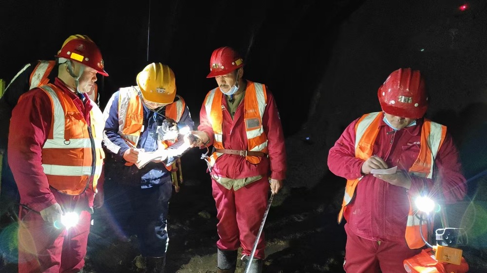 陕煤建设矿建三公司:请收看!“五一”劳动特写