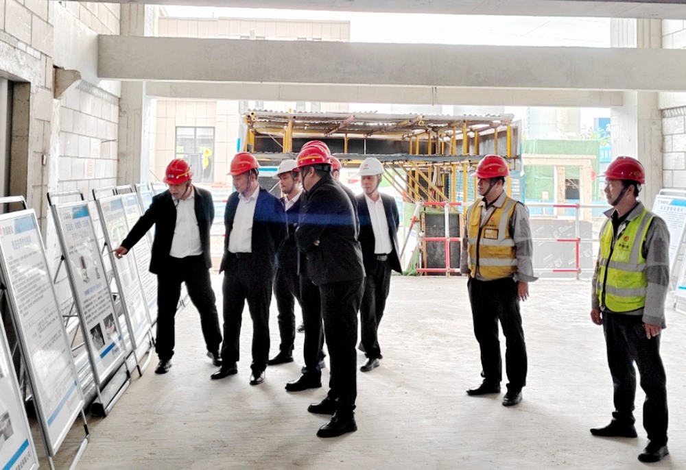 bcw8白菜网论坛基本建设部高级主任师杨景辉一行深入陕煤建设铜煤公司承建的柠条塔新建3#、4#员工公寓楼项目检查指导工作