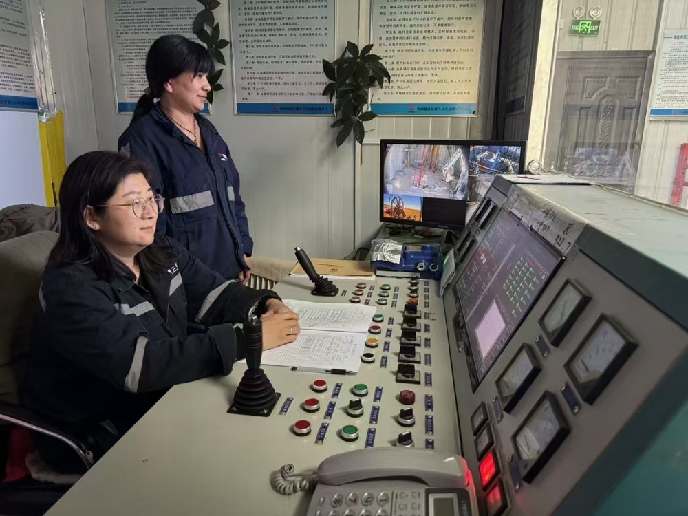 以爱之名,致敬每一位职场“超人妈妈”