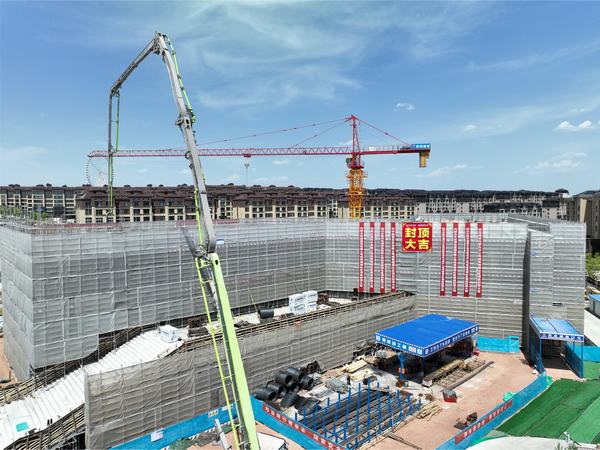 陕煤建设内蒙古分公司康巴什区栖湖社区嵌入式服务中心项目顺利封顶