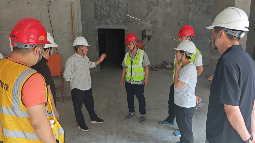 陕煤建设铜煤公司:保险公司专家深入施工现场开展安全检查与培训