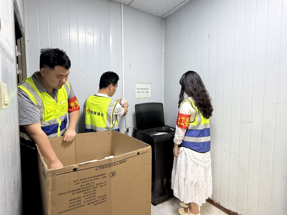 关爱细流润心田 凝心聚力促发展