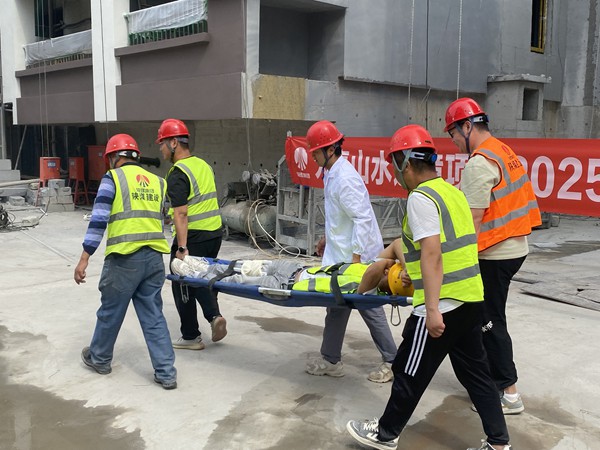 陕煤建设大秦置业公司：山水逸境项目开展高处坠落应急救援演练