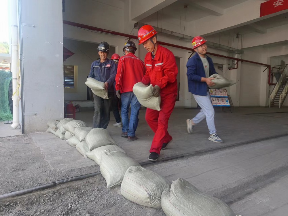陕煤建设矿建二公司：严阵以待筑牢防暑防汛“安全网”