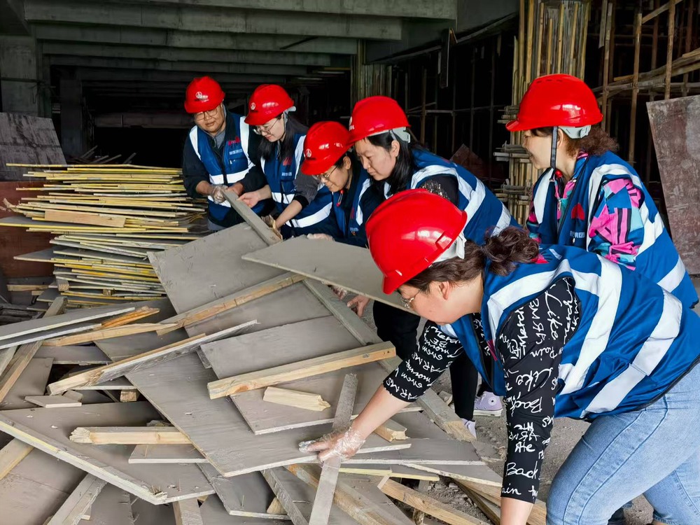 党建引领聚合力 党团联动促节能