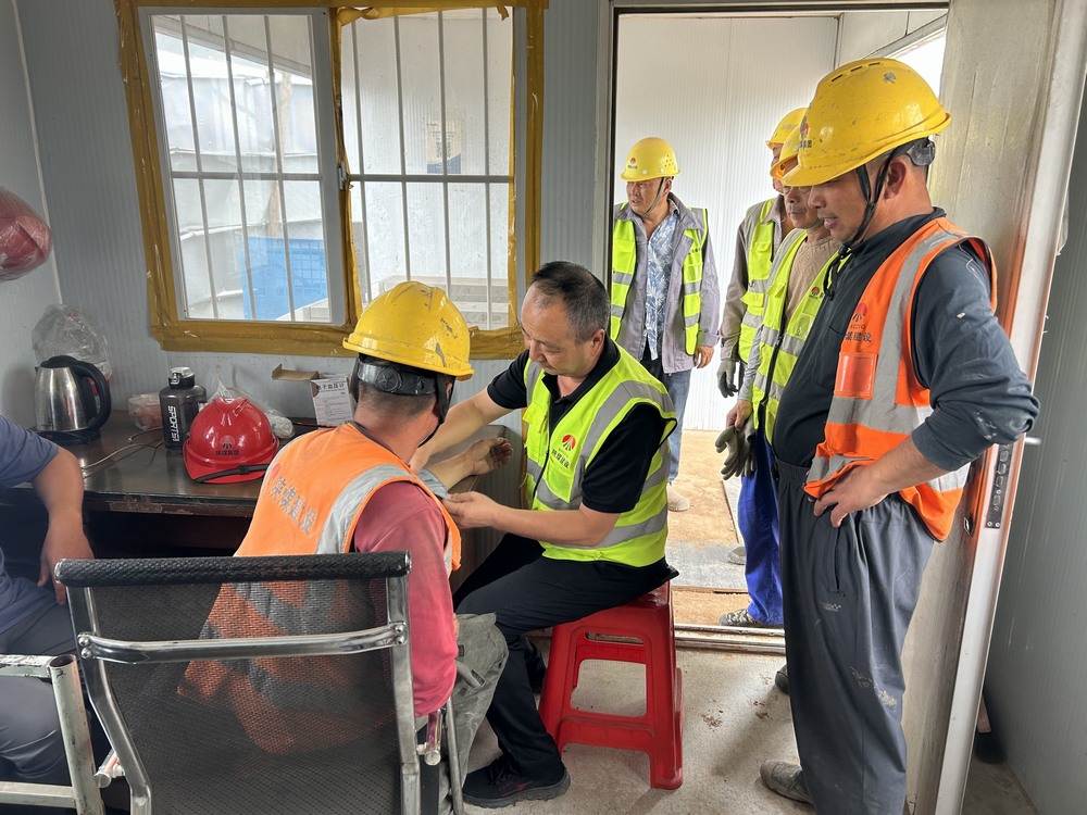 陕煤建设铜煤公司:高温“烤”验下的暖心守护